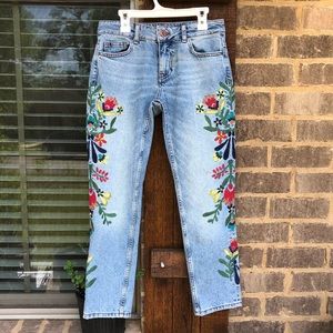 NWOT Zara Embroidered Jeans